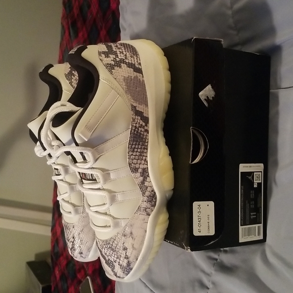 Jordan Other - Air Jordan 11 Retro Low LE